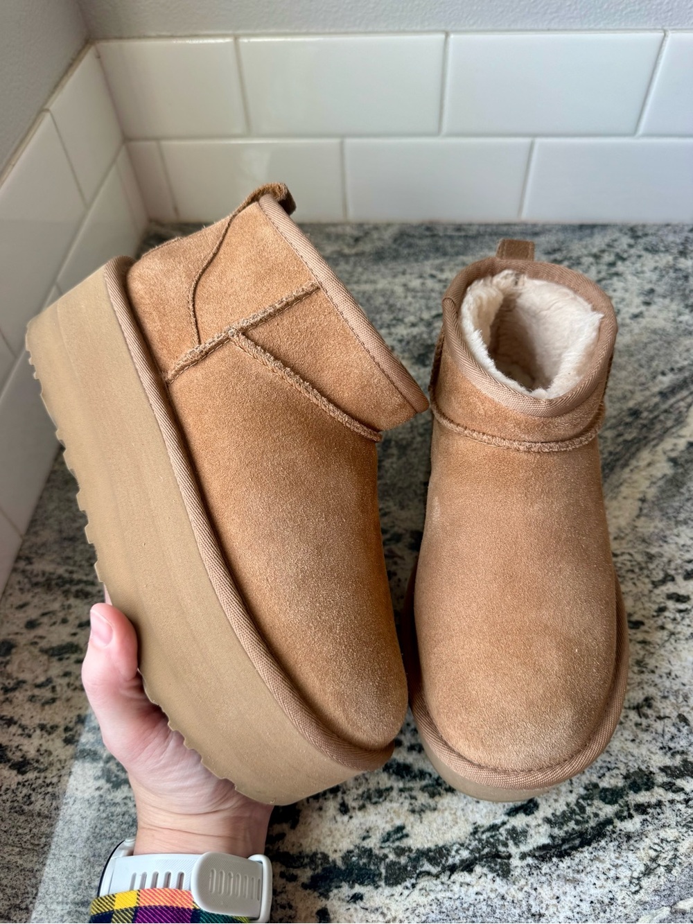 UGG Ankle Ultra Mini Platform in chestnut. VGUC. Size 6.